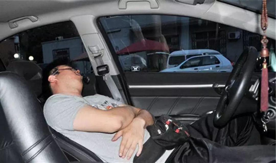 在车里睡觉会缺氧吗