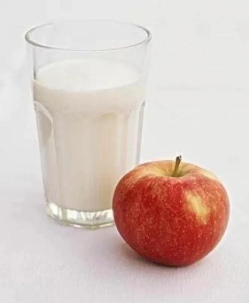 早上能吃苹果吗喝牛奶吗